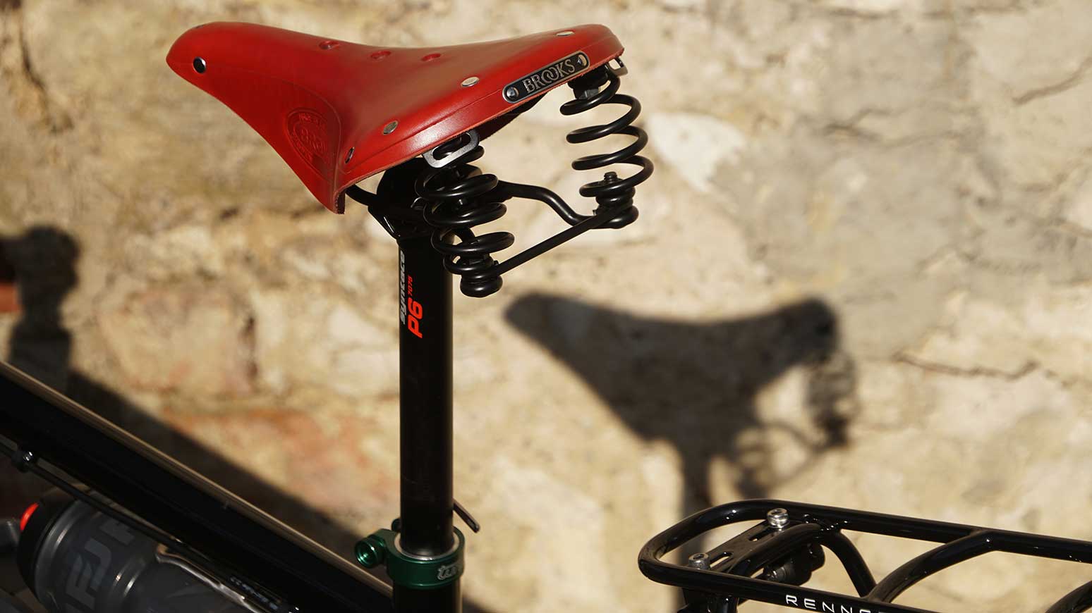 Rennrad Reiserad Rohloff: Brooks Sattel in Rot