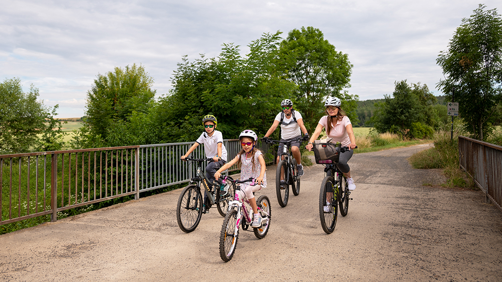 Auf dem Schwalmradweg in der Nähe des Singliser Sees bei Borken.